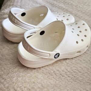 New crocs. Womens size 6..mens size 4